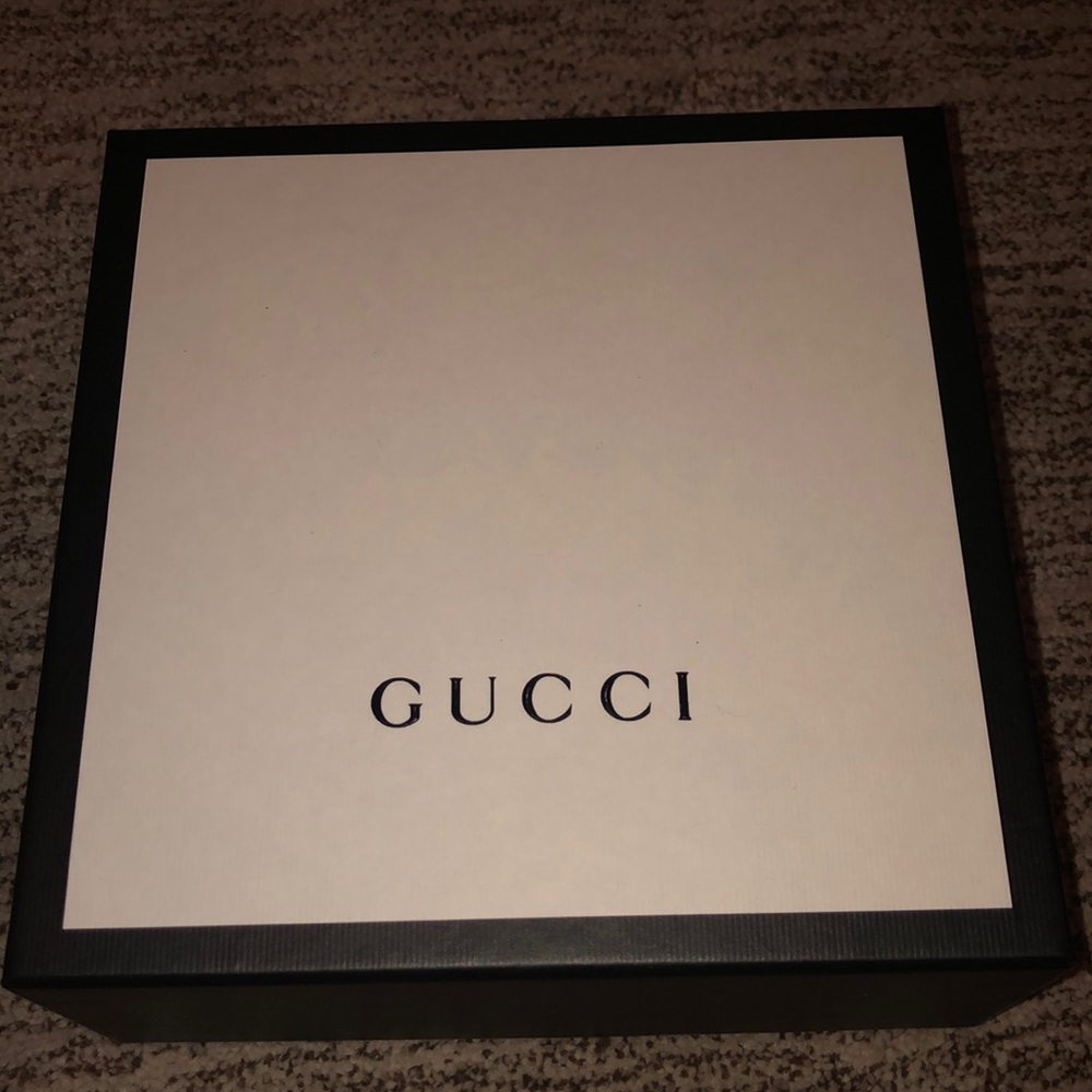 women’s black gucci belt